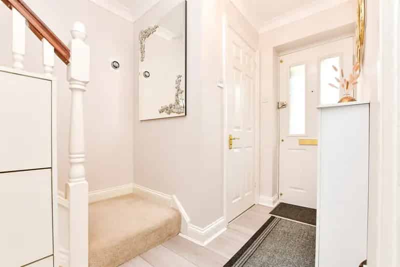 3 Bedroom Semi Detached House Earlswood Village