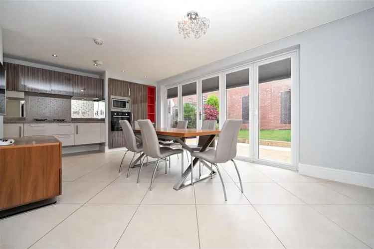 4 Bedroom Detached House to Rent