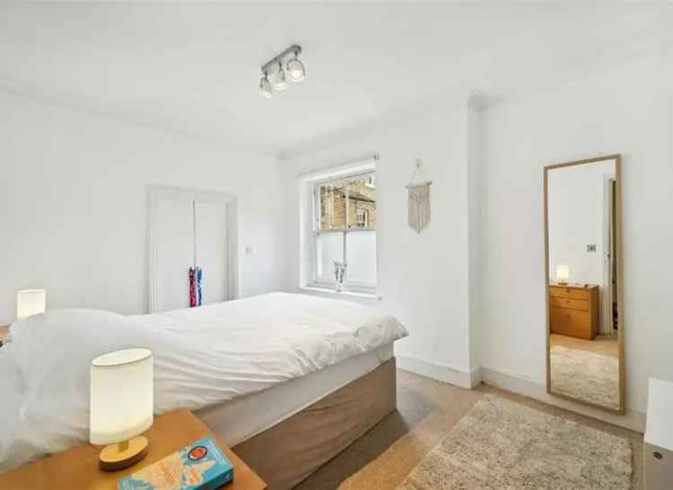 Flat For Sale in London, England