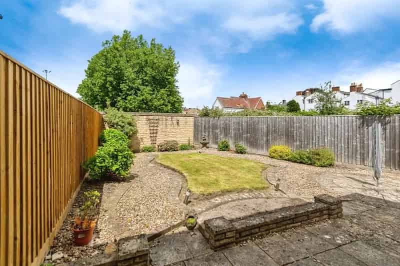 3 Bedroom House in Melksham - Family Home