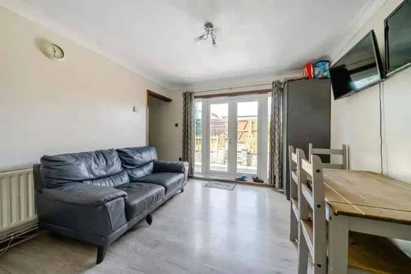 3 Bed House For Sale Near Basingstoke