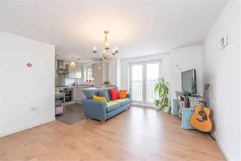 2 Bed Top Floor Flat South Queensferry