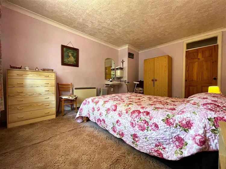 Furnished 1-Bed Apartment Near Worthing Seafront