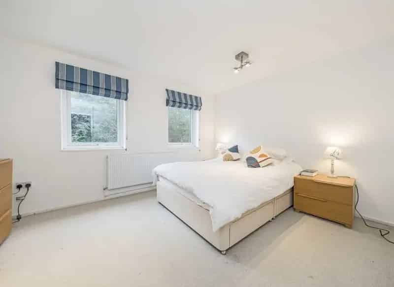 Four Double Bedroom House with Garden and Off-Street Parking