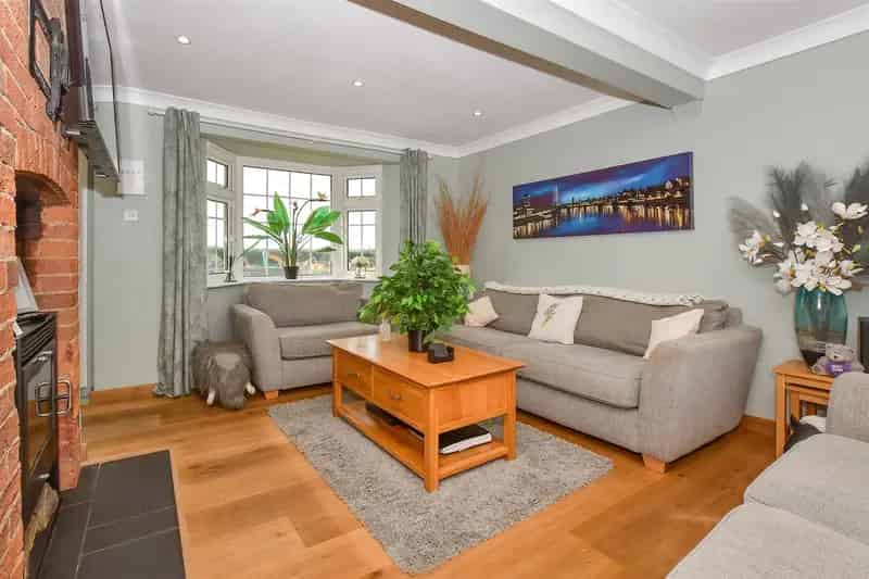 5 Bedroom Semi-Detached House for Sale in Woodchurch