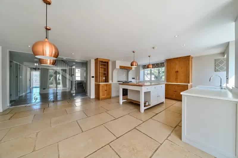 7 Bedroom Detached House with Annexe to Rent