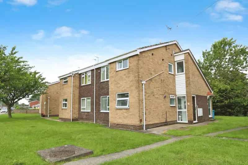 2 Bedroom Ground Floor Flat for Sale Beverley Road