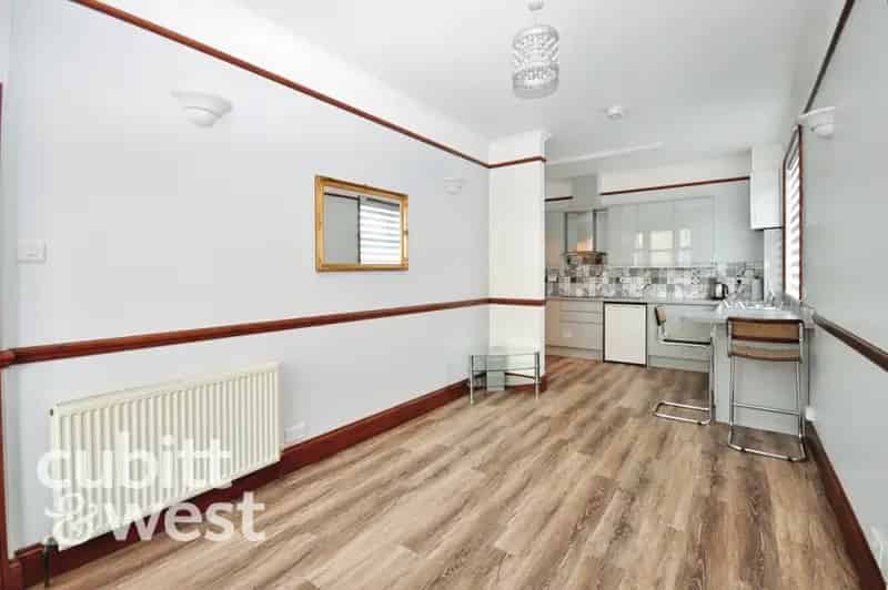 2 bedroom end of terrace house to rent