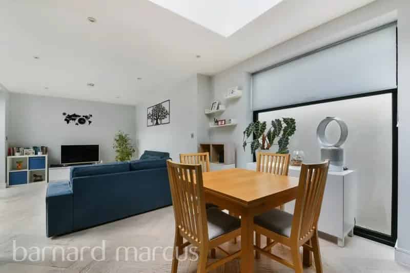 Modern 2-Bedroom Bungalow South Croydon Eco-Efficient Underfloor Heating