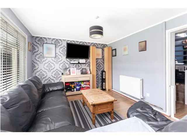 3 bedroom end-terraced house for sale