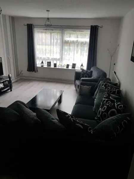 Flat For Rent in Rushmoor, England