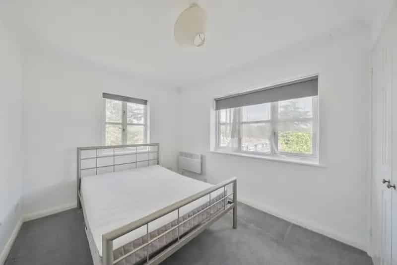 2 Double Bedroom Apartment Southfields Wimbledon Off Street Parking