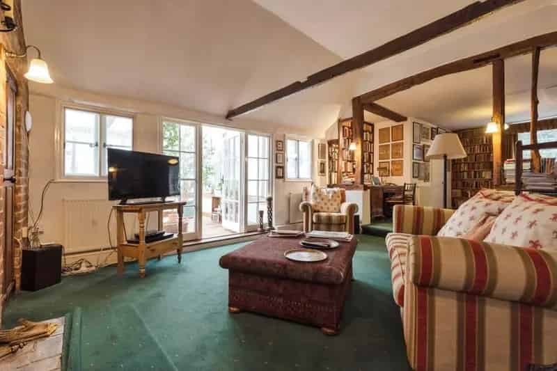 Spacious Grade II Listed Home with Annexe and Barn