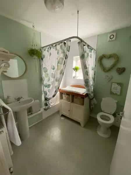 5-6 Bedroom Disabled Adapted House Large Garden Parking