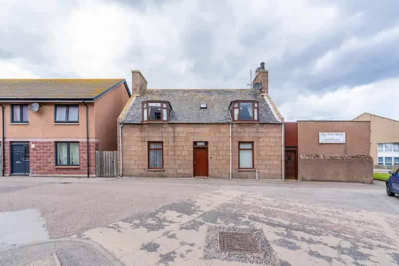 3 Bedroom Home with Workshop and Large Yard