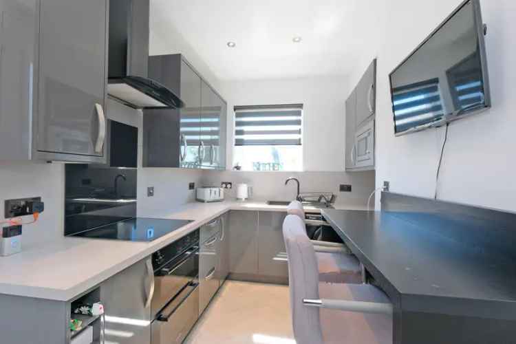 2 Bedroom End Terraced House In Popular Area