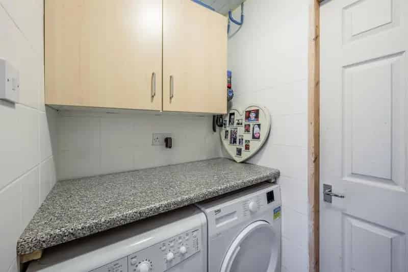 3 Bed Detached House for Sale - Modern Kitchen, Balcony & Garden