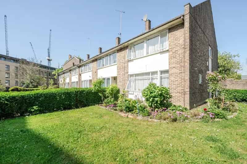Four Bedroom End Terrace House Large Garden No Onward Chain
