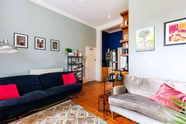 One Bedroom Apartment in Period Conversion Shacklewell Lane E8