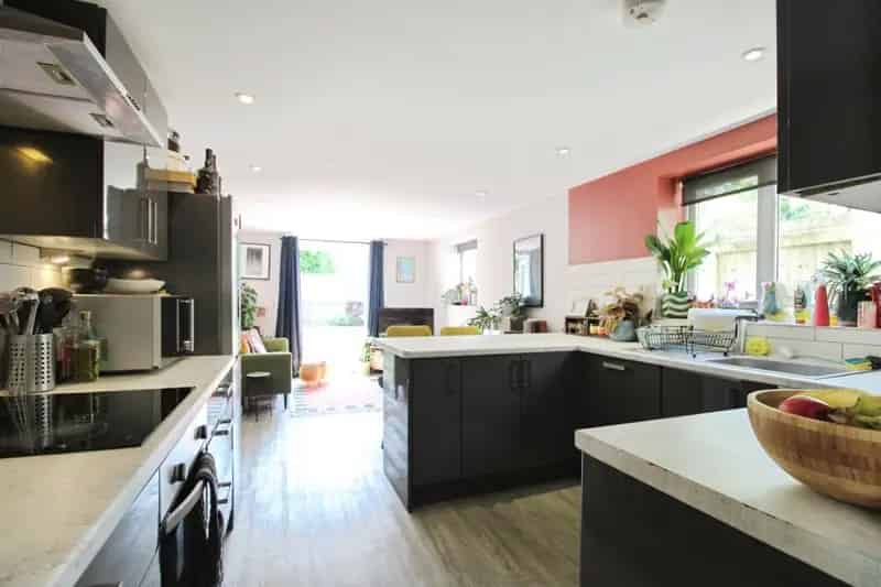 3 Bedroom Ground Floor Flat Cardiff - Share of Freehold & Private Garden