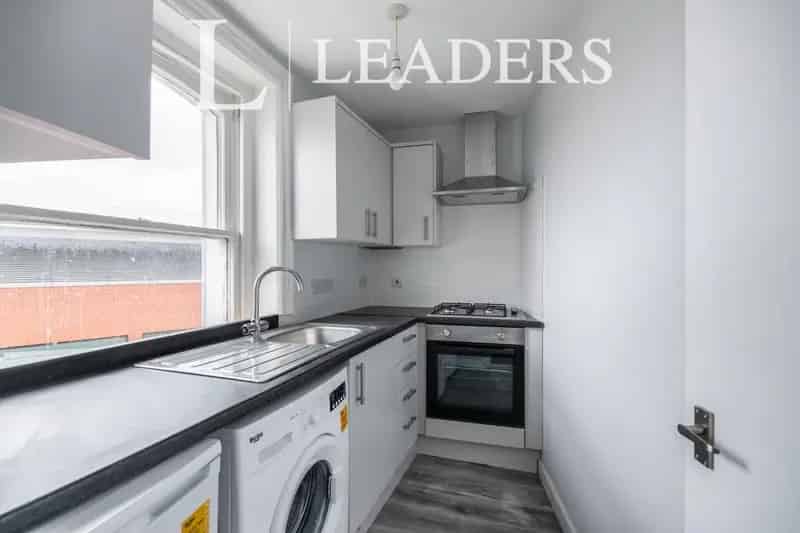 1 Bedroom Apartment Town Centre May 2025