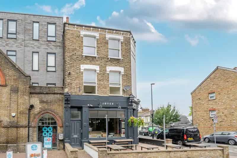 Spacious 1-Bed Flat near Mainline Stations Hilly Fields Park