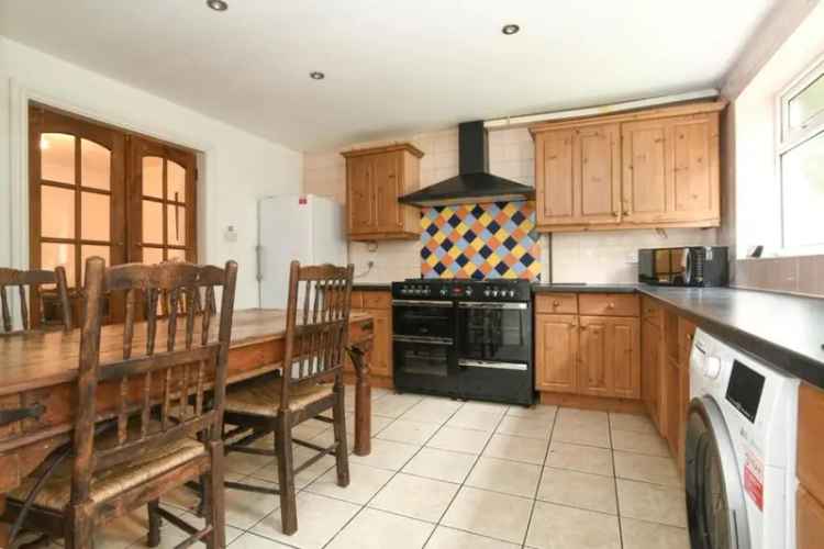 6 Bedroom Student House - Modern Decor - Available September 2025