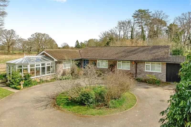 Christmas Mill Cottage - Stunning Detached Bungalow in Marsh Green