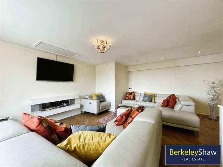 2 Bed River View Penthouse Apartment for Sale in Liverpool