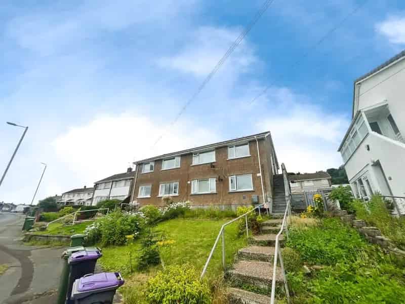 2 Bedroom Maisonette Zero Deposit Available