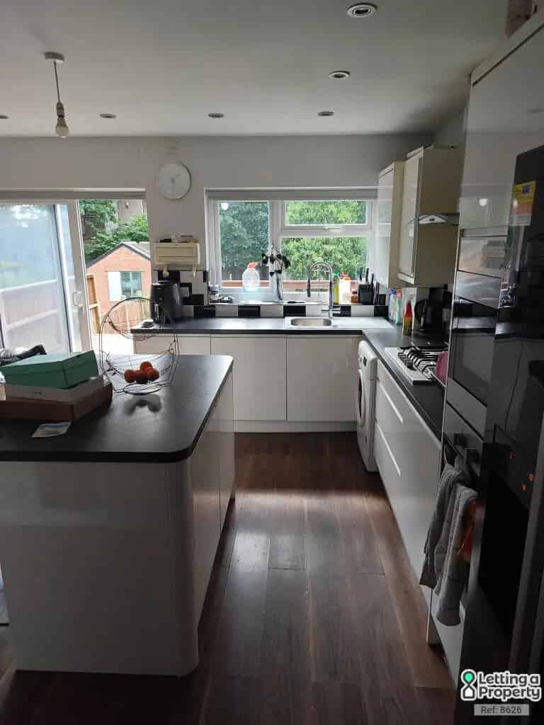 4 Bedroom Semi-Detached House Birmingham