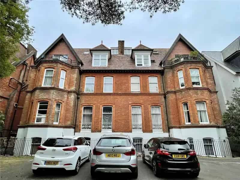 2 Bedroom Apartment Bournemouth West Cliff Newly Refurbished