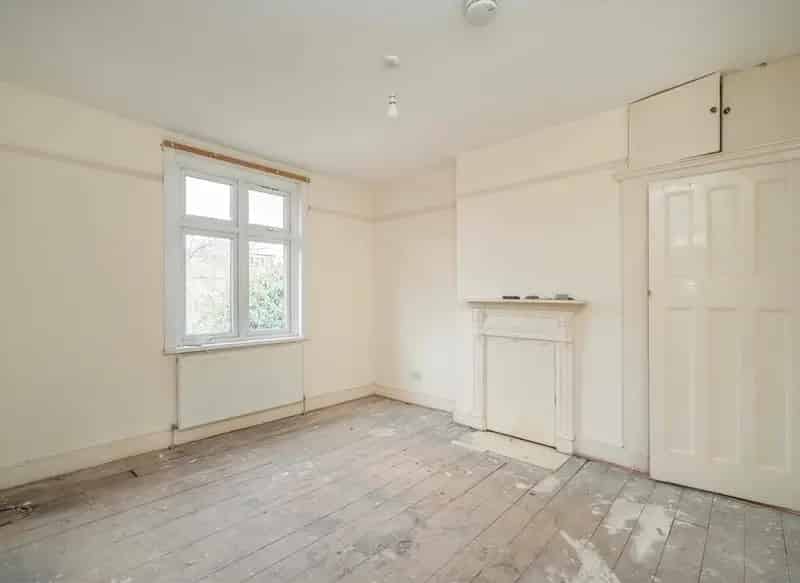 Three Bedroom Semi-Detached House Near West Acton Tube Station