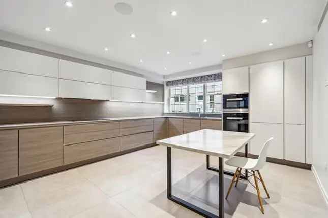 Knightsbridge Mews House for Sale - 1979 sq ft