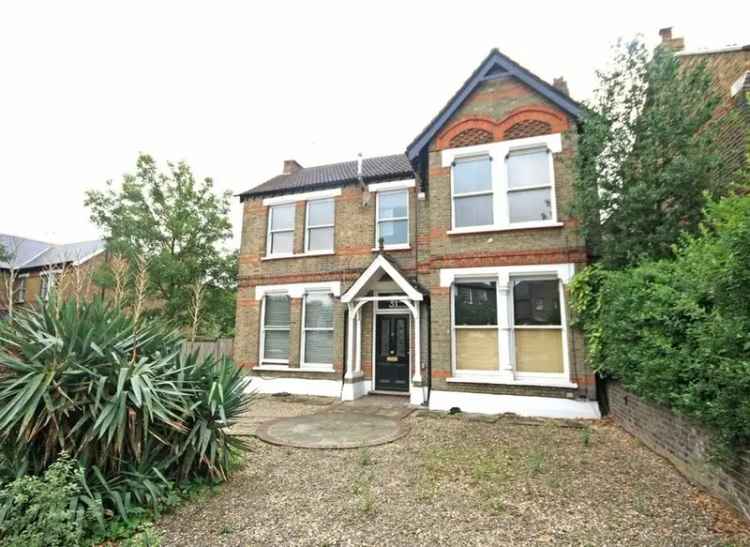 Two Bedroom Top Floor Apartment Near Ealing Broadway