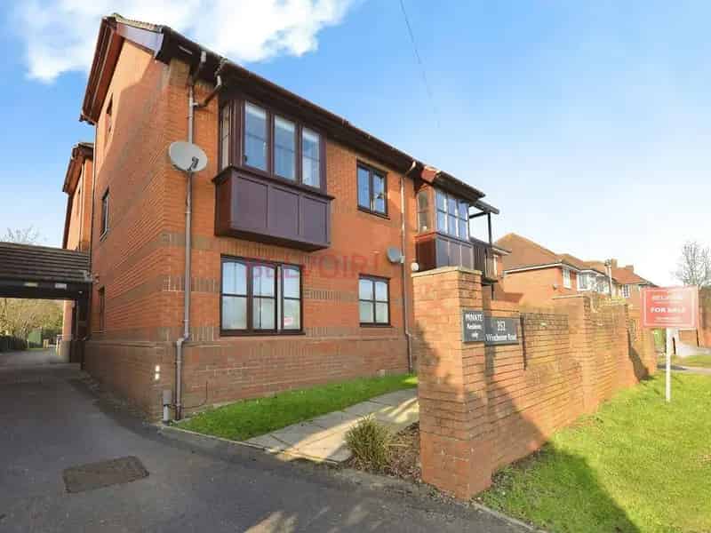 One Bedroom Flat Near Southampton General Hospital