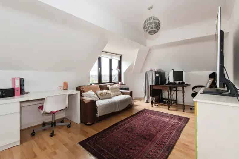 One Bedroom Flat near M27 Parkway Station - Allocated Parking - Zero Deposit Option