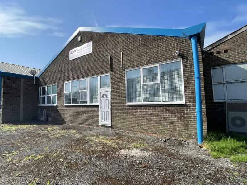 Warehouse 4100 sq ft with Offices and Secure Parking