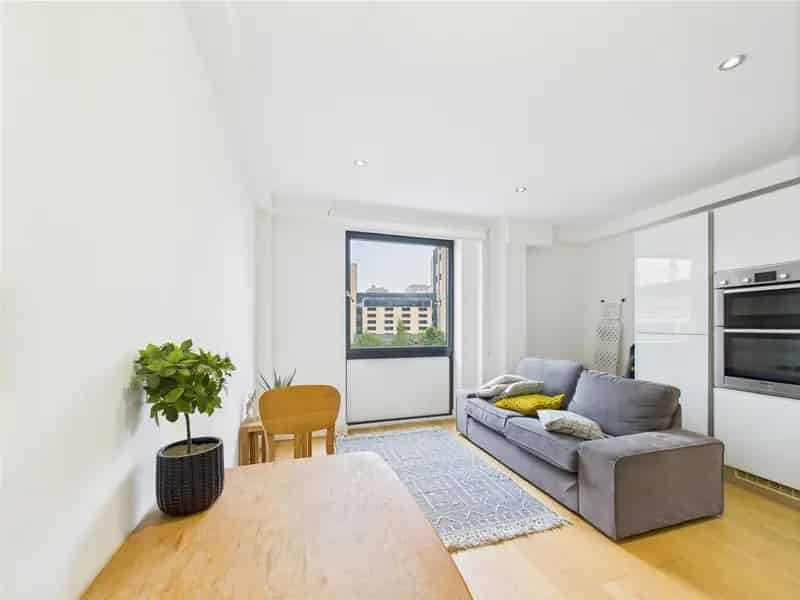 1 Bedroom Apartment Aldgate East Modern Development