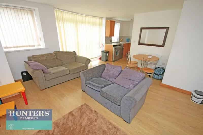 2 Bedroom Flat To Let Furnished Modern Amenities Excellent Transport Links