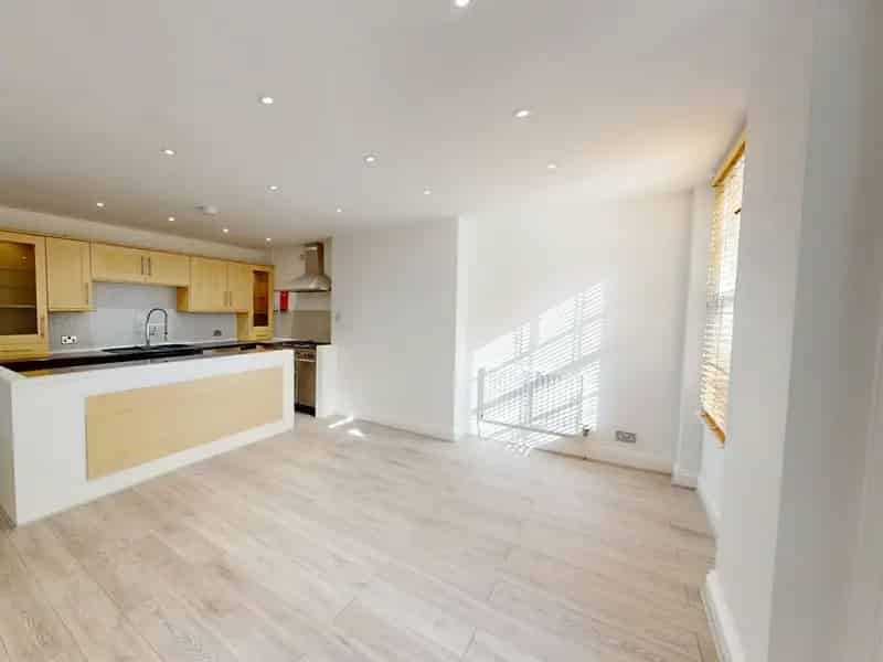 3-Bedroom House in Brighton - Modern & Stylish