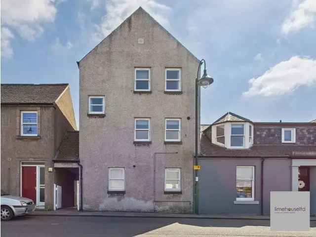 3 Bedroom Flat for Sale Biggar