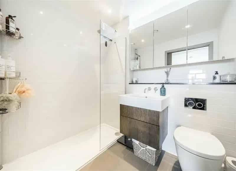 2 Bed 2 Bath Apartment near London Bridge