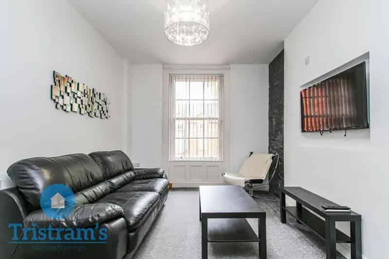 2 Bedroom Student Apartment Bills Included Option Available