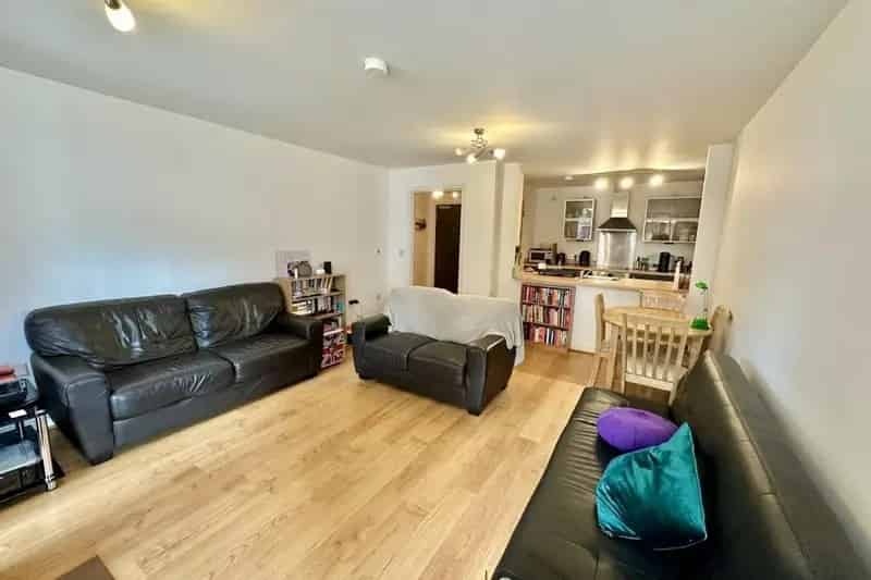2 Bed Apartment with Balcony and Parking