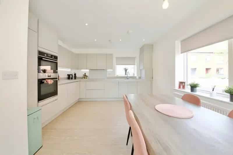 Four Bedroom Detached House in Newhall Near M11