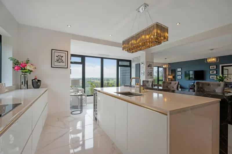 1960s Architect Designed Home 5 Beds 4 Baths Stunning Views