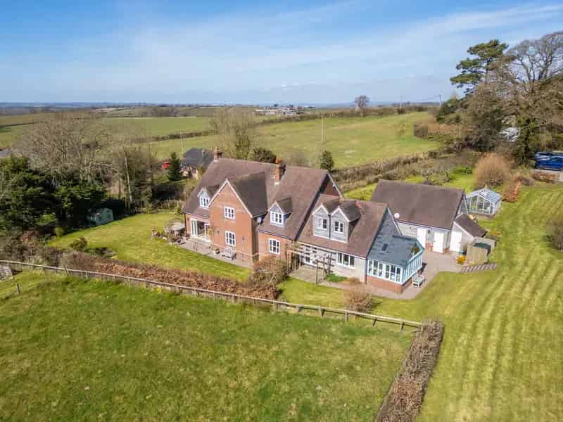 5 Bedroom Detached House with Annexe and Garage