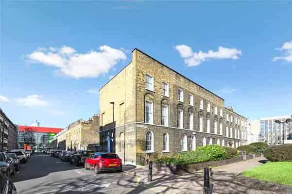 Spacious Maisonette Apartment in London E1