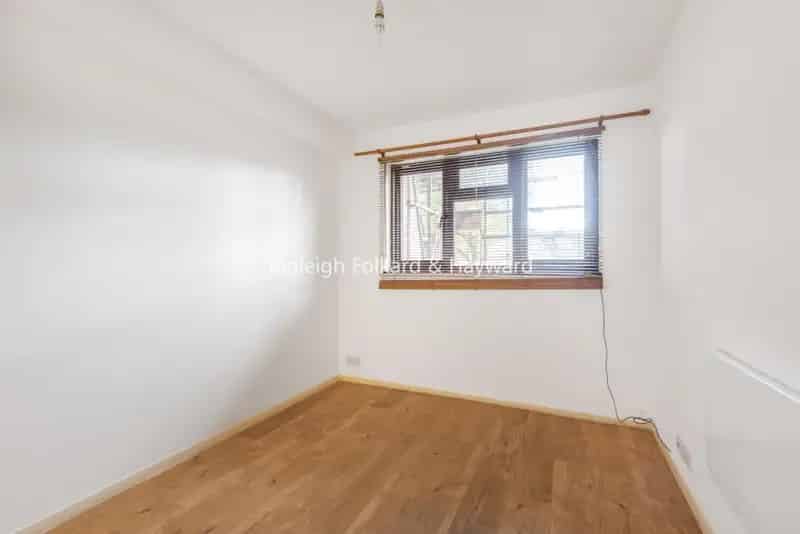 Two Bedroom Ground Floor Flat Near Neasden Station